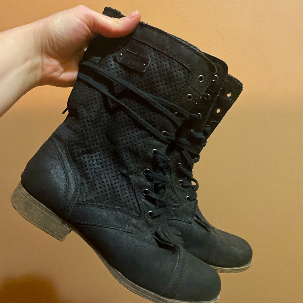 Women’s size 7 black Roxy fall boot